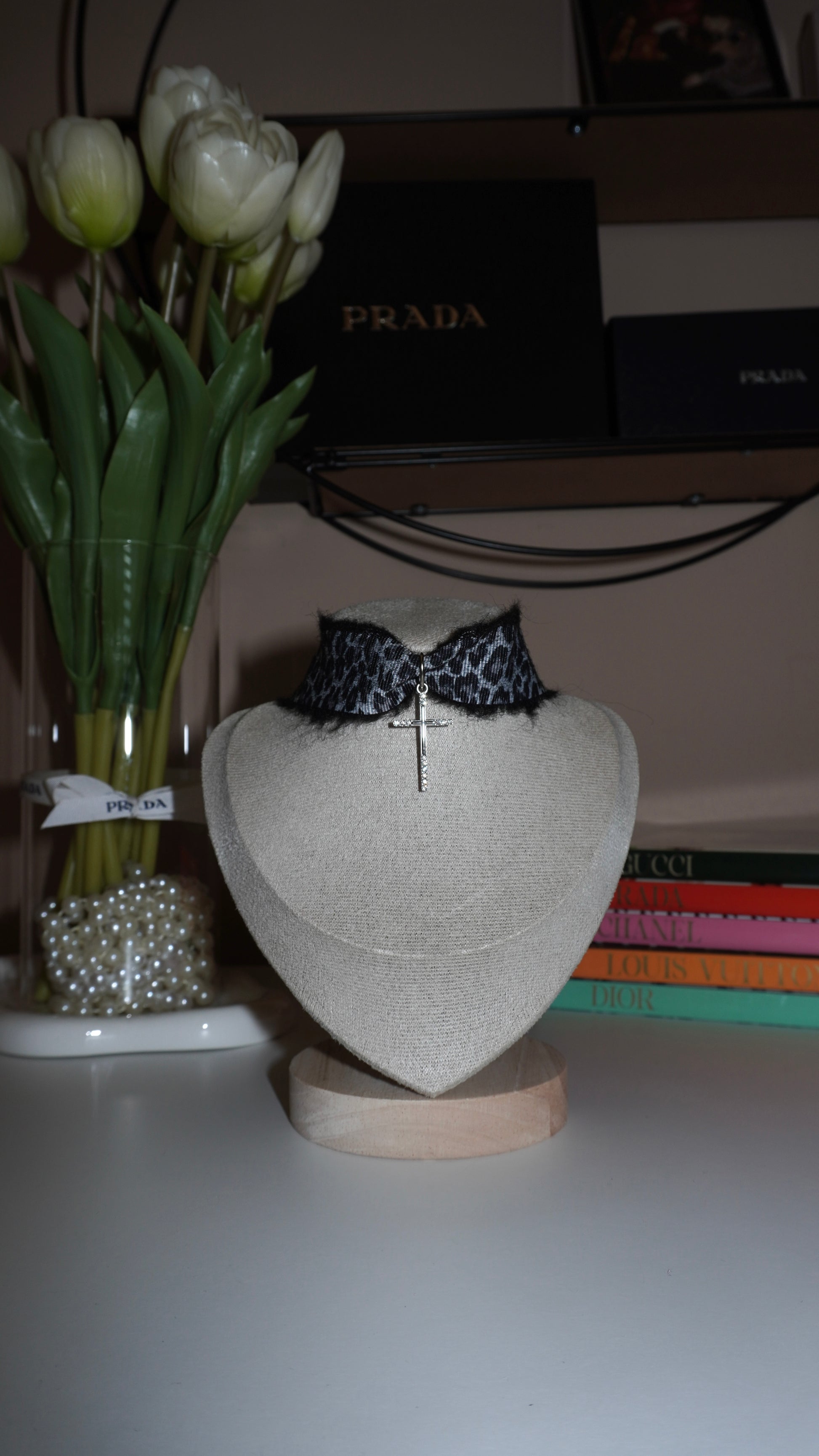 Chocker Glossy Grey