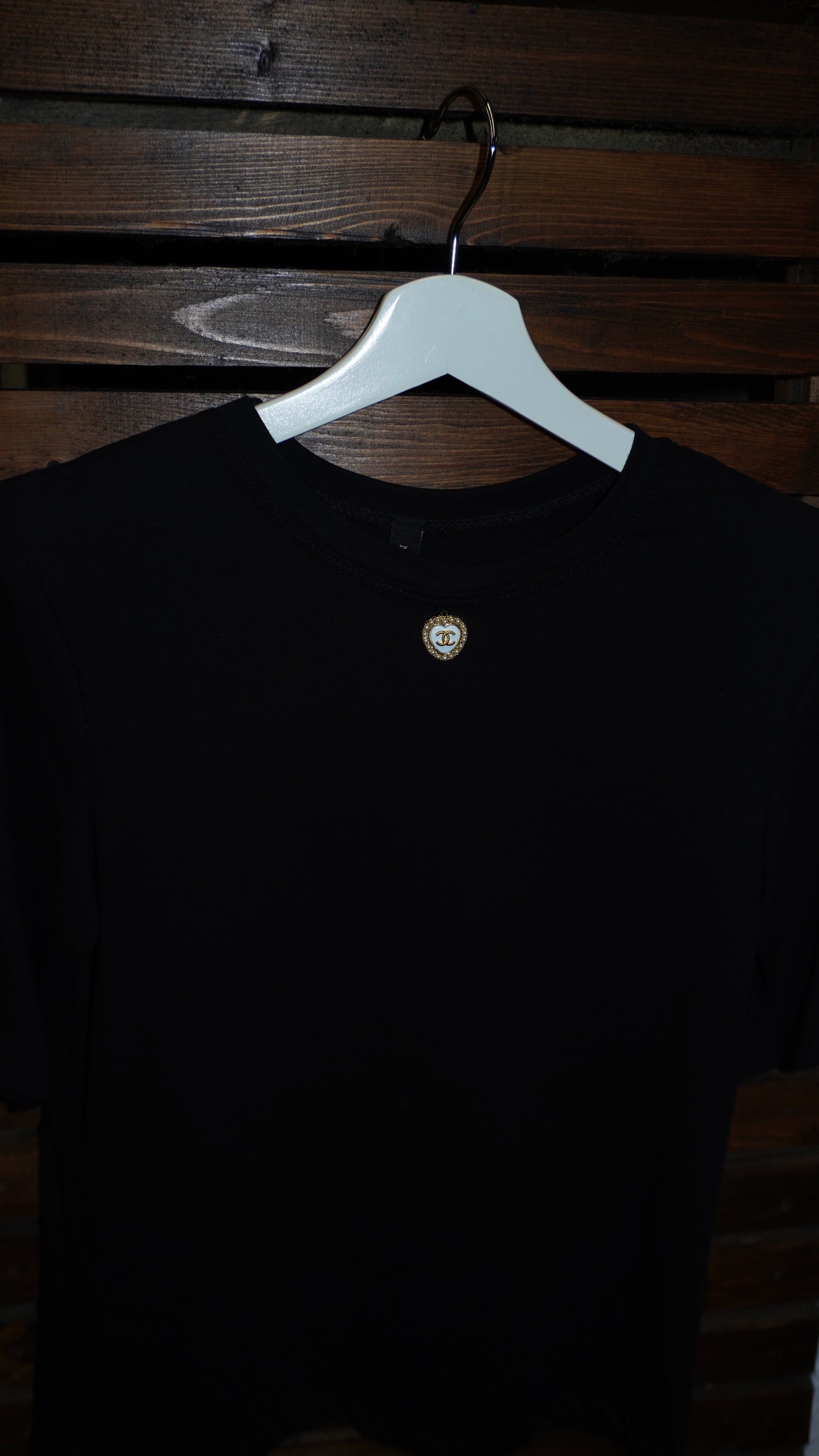 T-shirt Soraya con charms Luxury e spalline