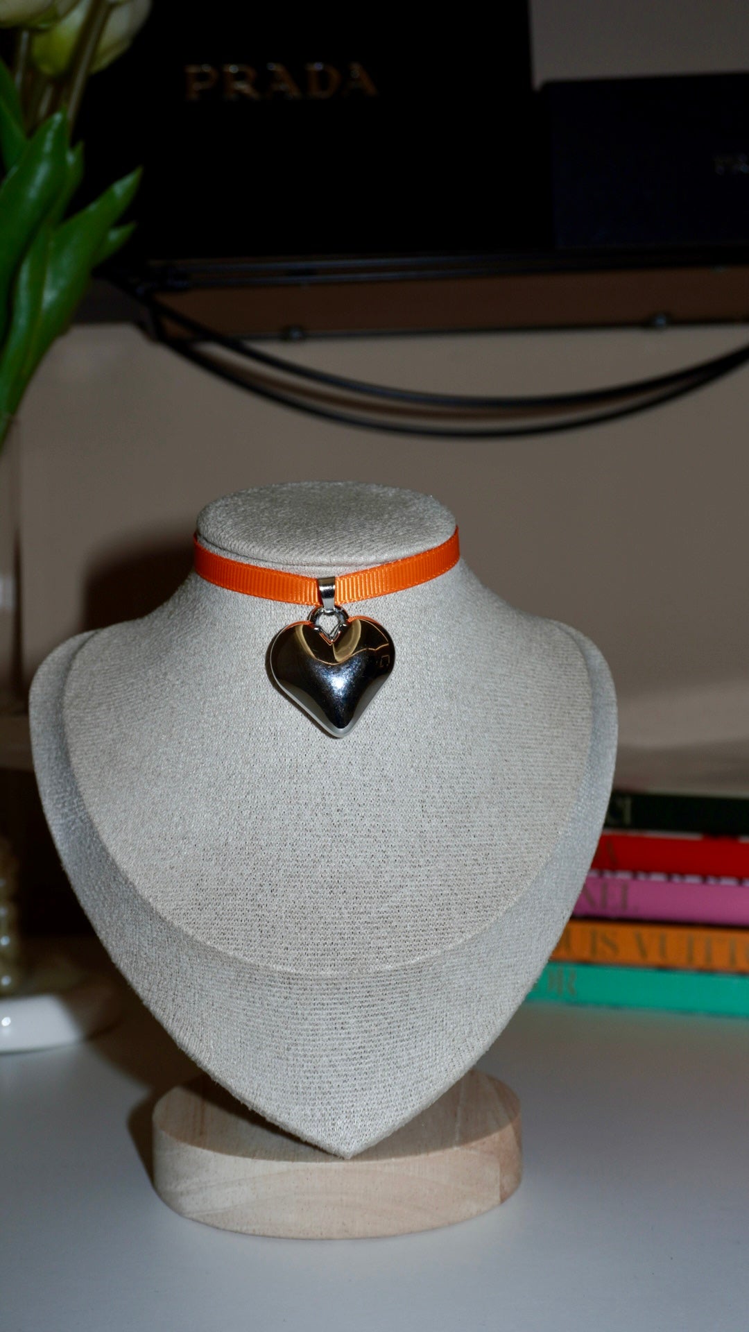 Chocker Orange Twila