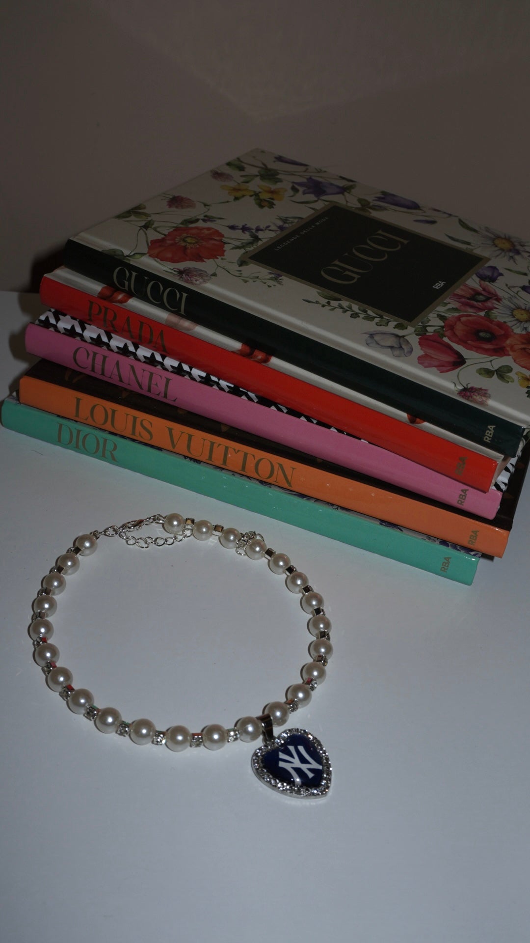 Collier New Era