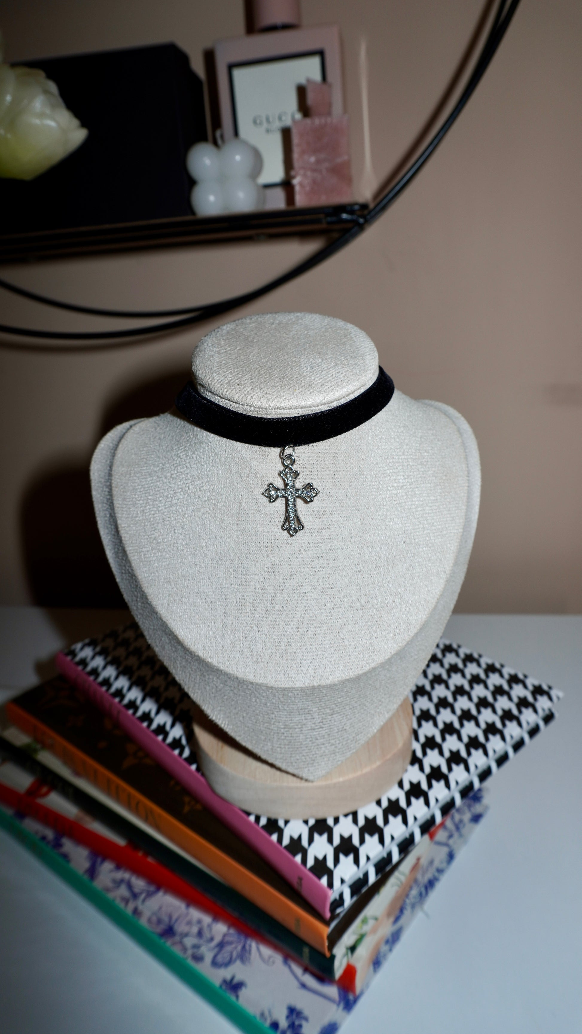 Chocker in velluto croce Mina silver
