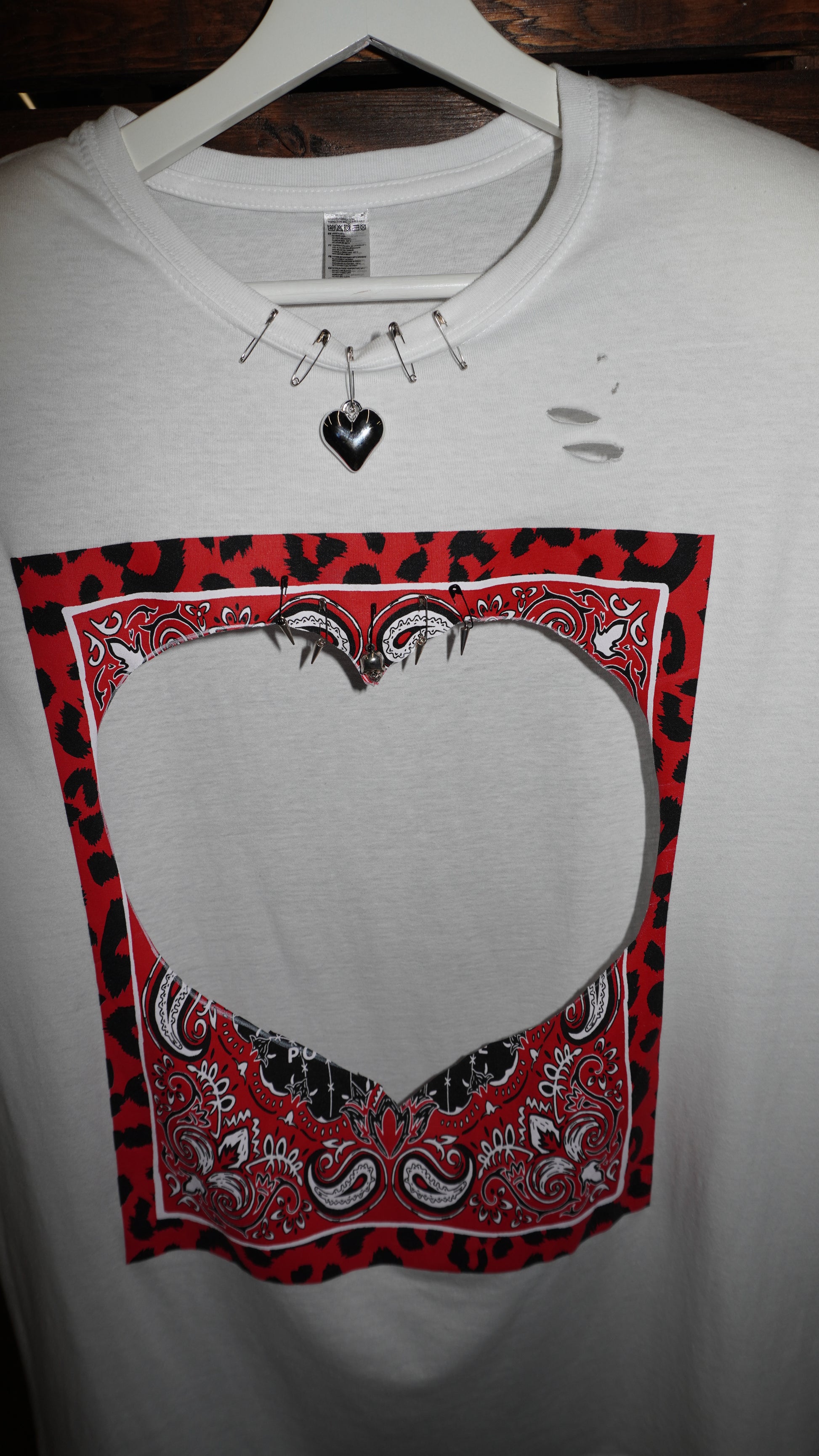 T shirt Livia con spalline e taglio cuore